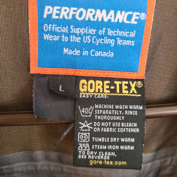 High vis  Gore-tex performance jacket. - Picture 4 of 10